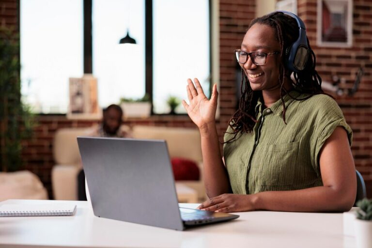 How to Start Offering Virtual Assistance Services to Online Business Owners: A Complete Beginner’s Guide